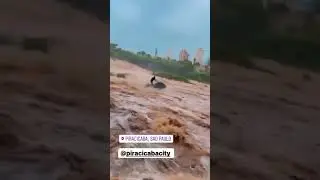 Sel vurmuş şehre adam jetski ile eğleniyor 🤦
