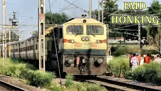 High Speed Single Cab EMD ACTION With 04722 Danapur - Bikaner Fare Summer Summer | Indian Railways!