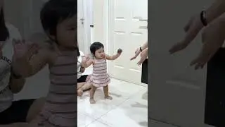 sepertinya baru aja kemaren minta Tuhan biar Celine bisa jalan..eh langsung dikabulin🥰
