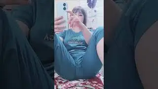 Cewek cantik duduk sangat fokus bermain handphone || bigo live hot #cantik #hidup #bigo #cewek