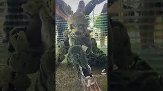 Springtrap gets springlocked ( FNAF Cosplay ) (SDCC)