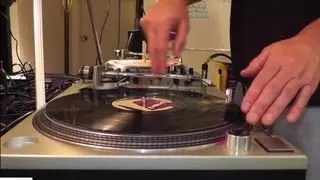 Vinyl Beatmixing - DJing for Beginners - Using Vinyl Records on Turntables