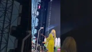 Kelsea Ballerini Hit By Object At Concert 