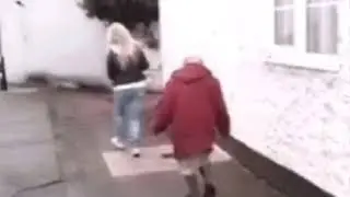 Старая кляча попыталась отжать снюс у внучки!!Негры в шоке