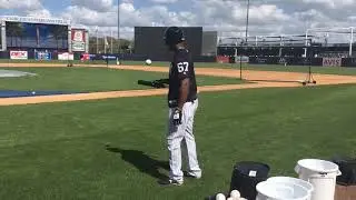 Yankees’ Miguel Andujar bounces baseball off bat