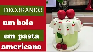 BOLO MÊS VERSÁRIO/ CEREJA