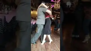 pasos de baile de tango milonga La Rosa, conductor y seguidor pareja 10