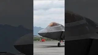 F-22 Raptor Starting up #f22 #f22raptor