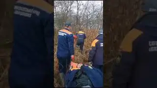 Появилось видео спасения мужчины из леса на Сахалине