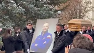 Лучик света💔 SHAMAN плакал. В Москве простились со звёздным пресс-секретарём Коробковым-Землянским