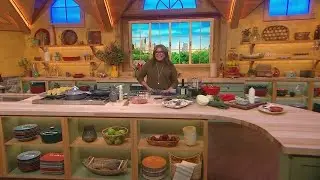 Rach Returns to Studio in New Set Kitchen: Watch Her Welcome Our First Studio Audience in 20 Mont…