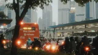 TIBA2 HUJAN, TIBA2 HUNTING FOTO! JAKARTA HUJAN + DREAMY! Street Photography