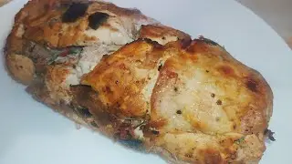 Куриный рулет в соусе с баклажанами