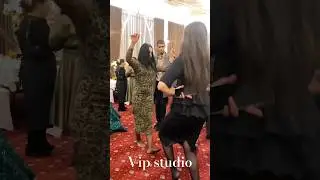 Девушки устроили бешеные танцы на свадьбе 🔥😂