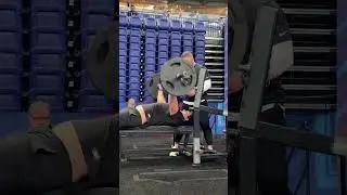 USC OL Andrew Vorhees benches 38 reps with torn ACL at the NFL Combine