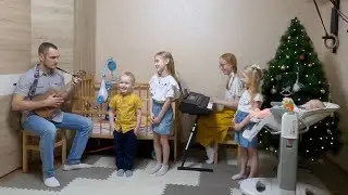 Поём песню "Три белых коня" из к/ф "Чародеи"