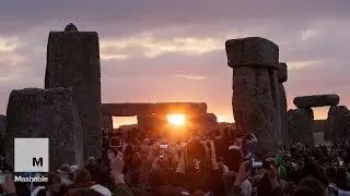 Crowds gather to see summer solstice sunrise at Stonehenge | Mashable