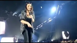 Sono Marco, limoniamo? Un fan sorprende Laura Pausini, che replica così