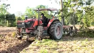 Farmers plow cassava fields with the Kubota M9540 tractor technique