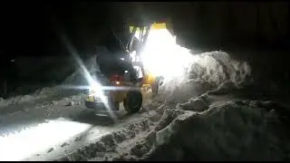 ВИДЕО от ЗАКАЗЧИКА из ЗЛАТОУСТА / Уборка снега МИНИ-ПОГРУЗЧИКОМ