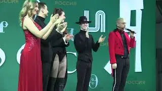 Выступление иллюзионистов на выставке 