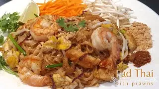 Pad Thai with Prawns-stir fried rice noodles with tamarind sauce and crushed peanuts ผัดไทยกุ้งสด