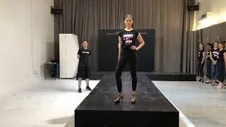 Solo | Learn catwalk | Modeling | Runway walk | How to walk