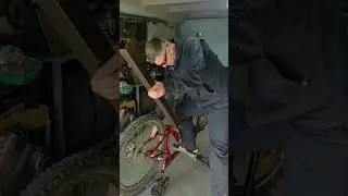 откручивание каретки педального узла