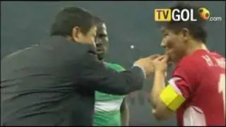 Eboue listening to North Korean coach instructions