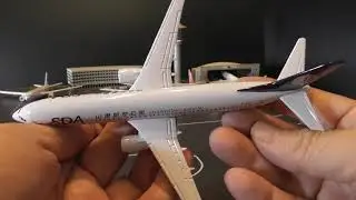 unboxing diecast Aircraft Model Shandong Airlines Boeing 737-8AL   Mini Fun Land (001018)