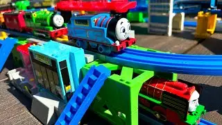 Thomas the Tank Engine (Plarail) ☆ 2-tier station and Big Thomas