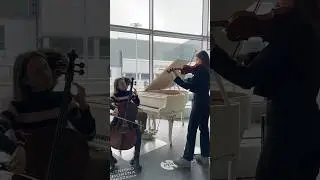 Two GIRLS join me at the Airport ?! 🎻 🎹
