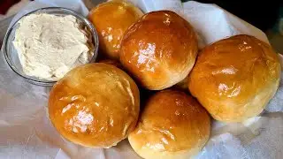 Texas Roadhouse style dinner rolls with honey cinnamon butter dip | Made from scratch.