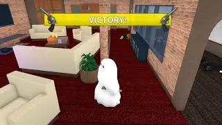 PLAYING AS A GHOST IN MM2 (Murder Mystery 2)