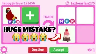 😱😭Noo! I TRADED My MEGA NEON PARROT AGAIN And I PICKED THIS PETWEAR AS ADD...And IDK WHAT IT'S WORTH