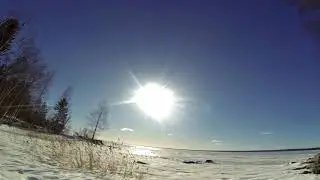 Солнце встает и садится.