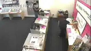 Shop Lifter at cell phone shop