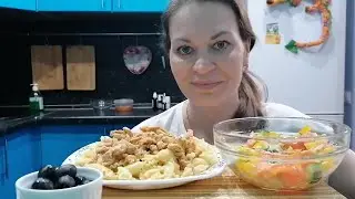 МУКБАНГ ГУЛЯШ, МАКАРОНЫ, ОВОЩНОЙ САЛАТ/MUKBANG HALK FAMILY ЕДА