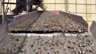 Sorting Out Aggregate in Specific Size with Vibrating Screen