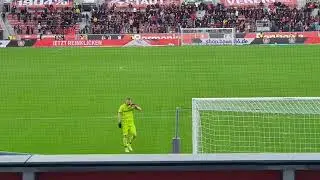 Goalkepeer Lukas Hradecky (Leverkusen / Finland) what a legend !