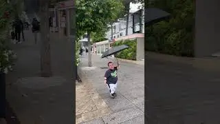 When someone sees a little person in Paris!