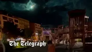 Meteor lights up the sky bright green in Turkey