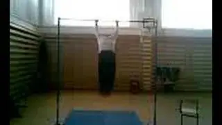 Турник. Подъём разгибом с перемахом в упор сзади