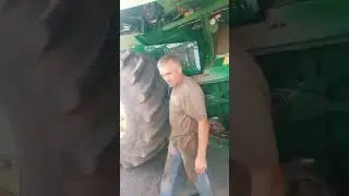 ПРОБИЛ ЛОМОМ КОЛЕСО КОМБАЙНА 