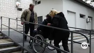 Relatives of wounded Ukrainian veterans become main caregivers | VOA News