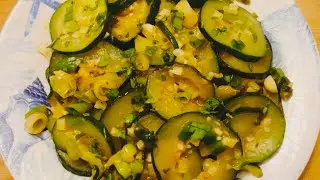 Garlic Zucchini Sautéed in under 10 minutes! Easy Sautéed Zucchini Recipe!!!