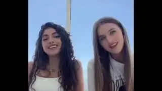 nour e savannah cantando 