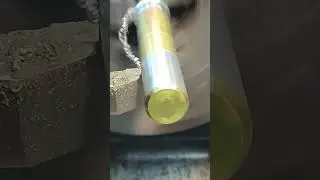 Lathe: remove 0.5 mm - grooving the shaft on a 1k62 machine
