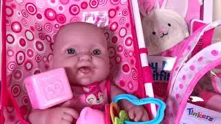 Baby doll feeding 💗 unpacking baby bag😍