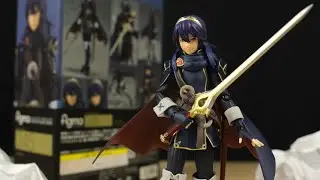 Lucina from Fire Emblem slashing paper ball | Stop-Motion